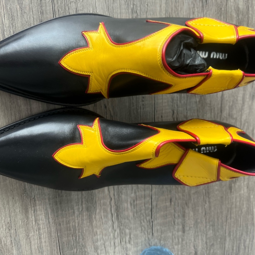 Miu Miu Black and Yellow Pointed Leather cowboy boots - Picture 3 of 7